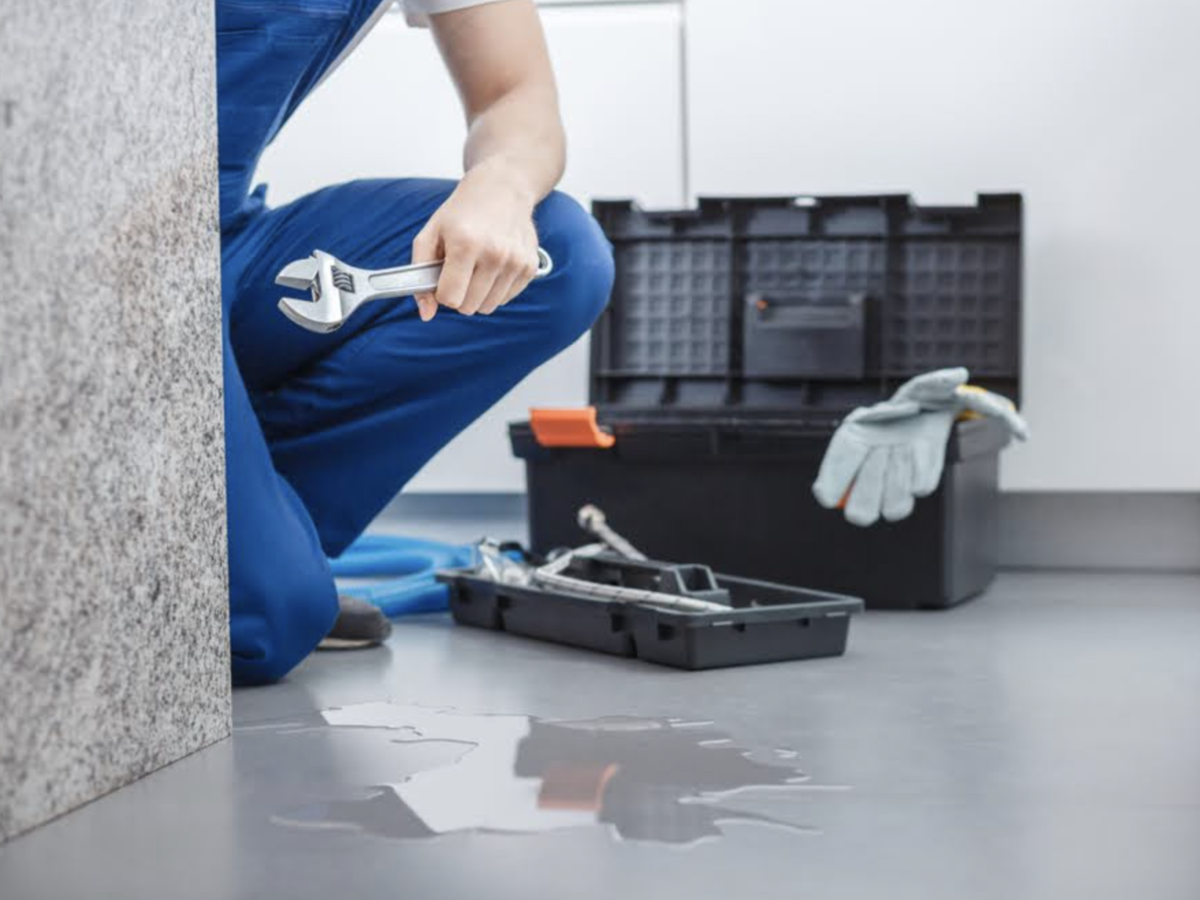 5 Scenarios When You Absolutely Need an Emergency Plumber (And What Happens If You Wait)