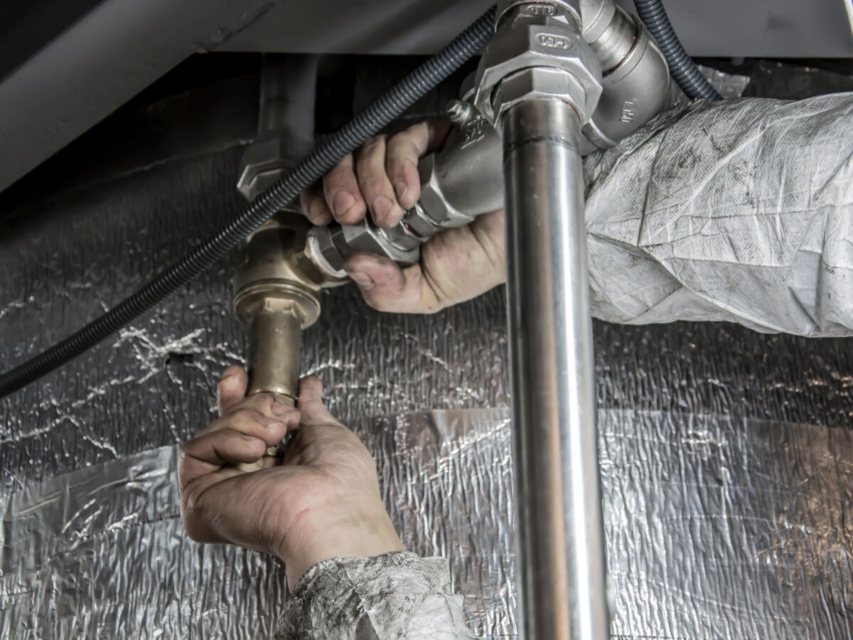 What to Do When a Pipe Leak Appears Without Warning