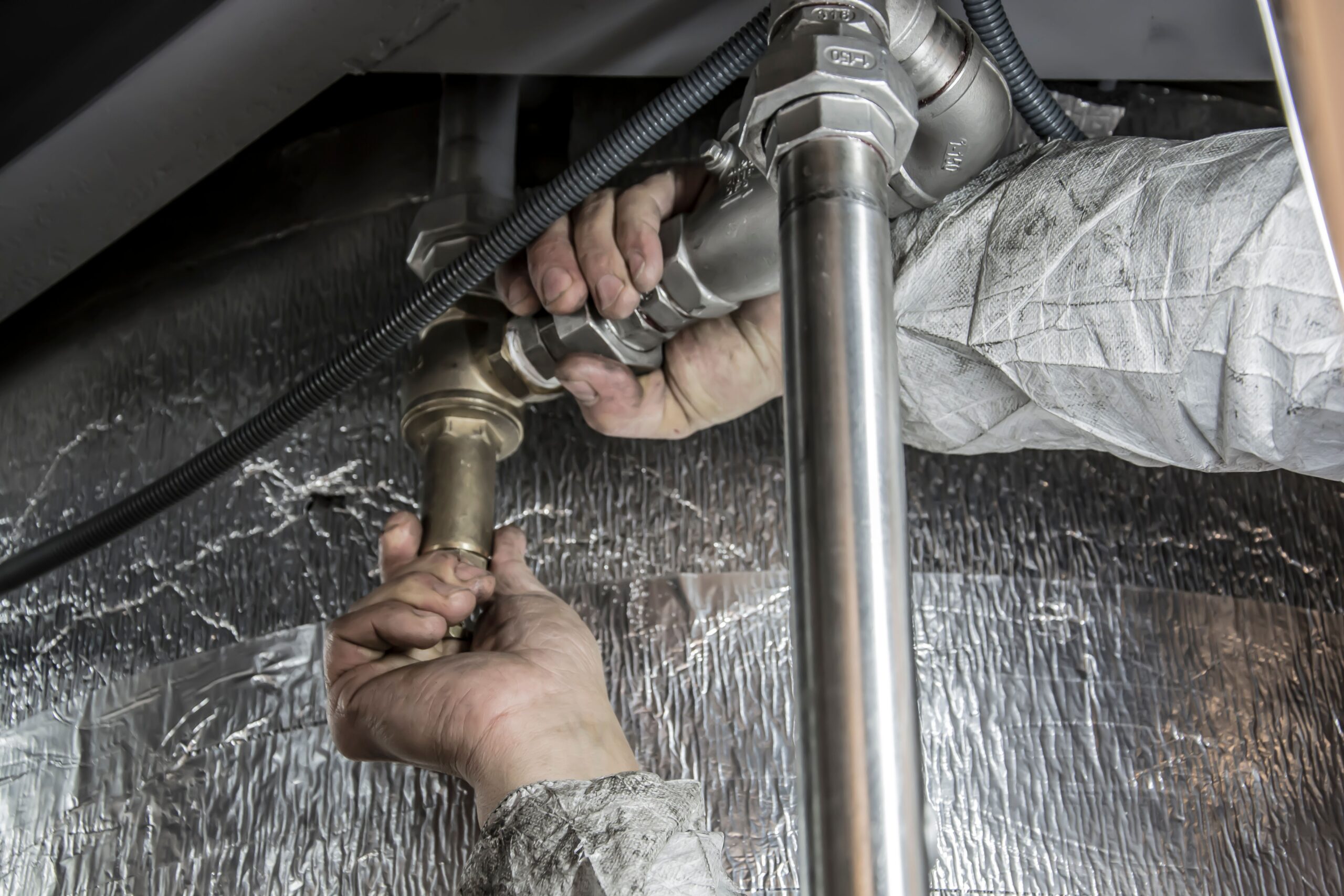 What to Do When a Pipe Leak Appears Without Warning